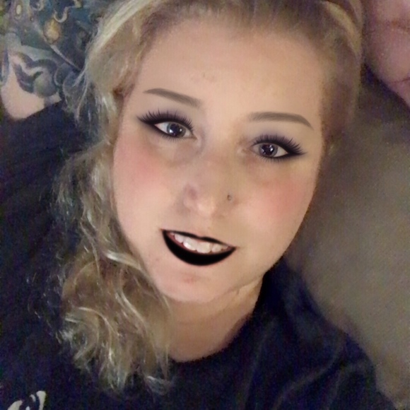 Meet your Posher, Laura - Picture 5 of 5